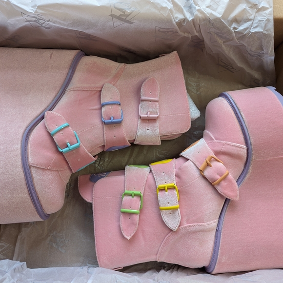 YRU Shoes - YRU Carebear Pink Velvet Boots, Dune Lo Care Bears Size 10M